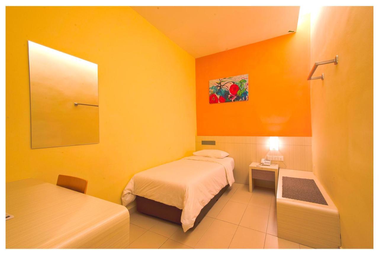 Prime City Express Hotel Клуанг Экстерьер фото